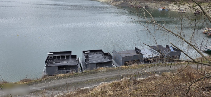 Deranj mare pe lacul Izvorul Muntelui – se caută fose septice și butoaie de plastic și de tablă 2 WhatsApp Image 2026 06 03 at 09.44.55 2 1