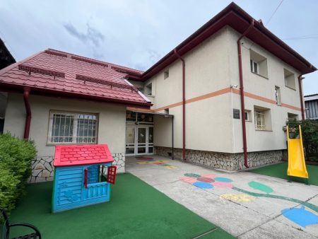 Oferta educațională a grădiniței „Cristos Rege” din Piatra Neamț WhatsApp Image 2026 06 03 at 14.00.22 1