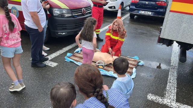 Polițiștii, jandarmii și pompierii, la joacă cu copiii la Shopping City 5 WhatsApp Image 2026 06 07 at 12.27.35 2