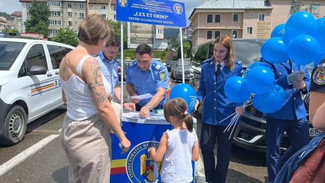 Polițiștii, jandarmii și pompierii, la joacă cu copiii la Shopping City 2 WhatsApp Image 2026 06 07 at 12.27.35