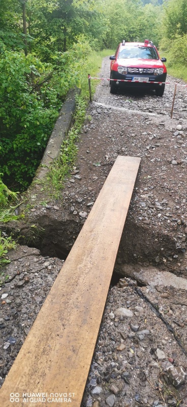 FOTO. Pod afectat de precipitații în Grințieș: 45 de persoane din 15 gospodării, fără acces pentru serviciile de urgență WhatsApp Image 2026 06 07 at 19.25.48