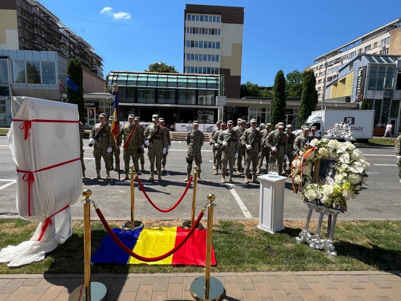 VIDEO-FOTO. Dezvelirea stelei și a panoului pentru Generalul Nicolae Dăscălescu pe Aleea Personalităților din Piatra Neamț 7 WhatsApp Image 2026 06 26 at 11.29.01 1