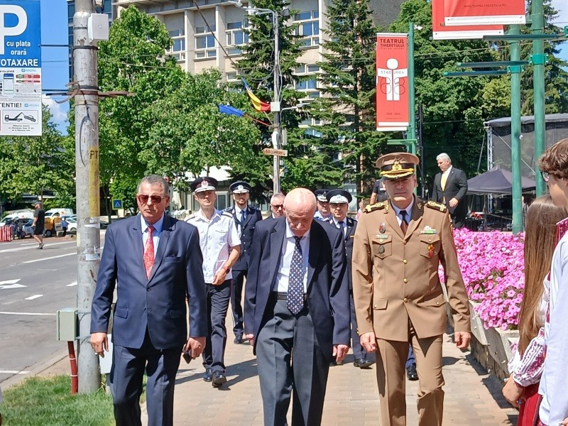 VIDEO-FOTO. Dezvelirea stelei și a panoului pentru Generalul Nicolae Dăscălescu pe Aleea Personalităților din Piatra Neamț 2 WhatsApp Image 2026 06 26 at 11.31.29