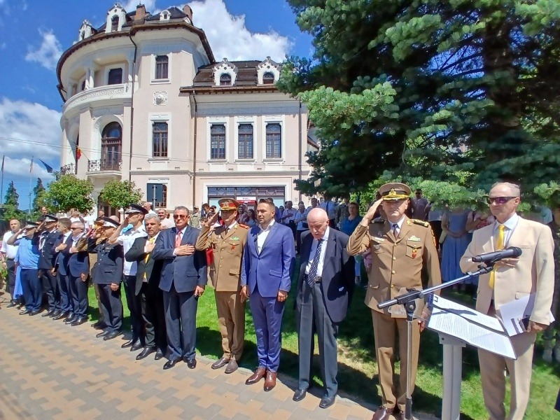 VIDEO-FOTO. Dezvelirea stelei și a panoului pentru Generalul Nicolae Dăscălescu pe Aleea Personalităților din Piatra Neamț 4 WhatsApp Image 2026 06 26 at 11.32.41