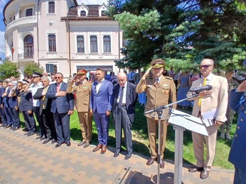 VIDEO-FOTO. Dezvelirea stelei și a panoului pentru Generalul Nicolae Dăscălescu pe Aleea Personalităților din Piatra Neamț 1 WhatsApp Image 2026 06 26 at 11.32.42