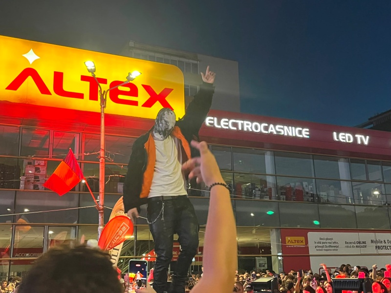 VIDEO. Piatra Fest 2026: ziua a treia – mii de persoane au fost prezente la seara dedicată tineretului și energiei 6 WhatsApp Image 2026 06 27 at 22.00.00