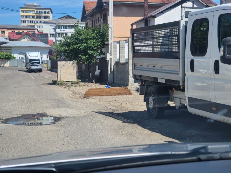 Amenzi pentru distrugerea unui trotuar: Lucrările la o casă de pe strada Erou Bucur s-au lăsat cu trotuarul desfăcut și sancțiune din partea Poliției Locale 2 amenda str erou bucur 2