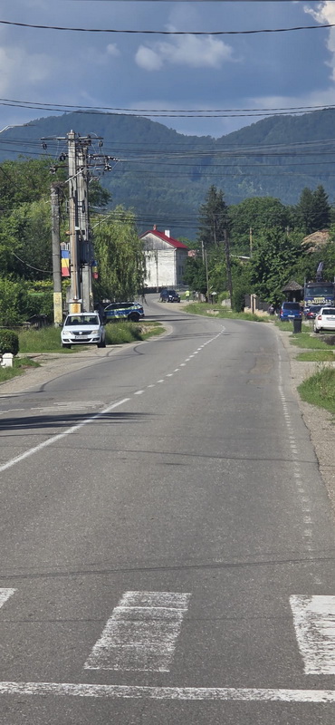 BORLEȘTI„Atragerea de fonduri este prioritară, altfel nu ne putem dezvolta” / interviu cu primarul George Mutu 5 borlesti drum resize