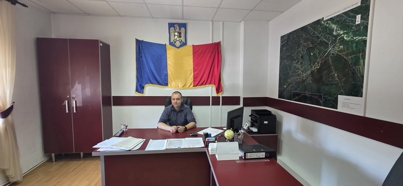 BORLEȘTI„Atragerea de fonduri este prioritară, altfel nu ne putem dezvolta” / interviu cu primarul George Mutu 3 borlesti primar 02 resize