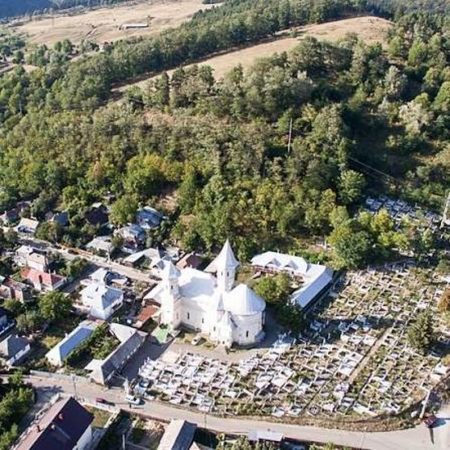Reacții la “Apelul public adresat autorităților ecleziastice pentru păstrarea părintelui Mihai Capșa” de la Parohia Sarata capsa reactii 1