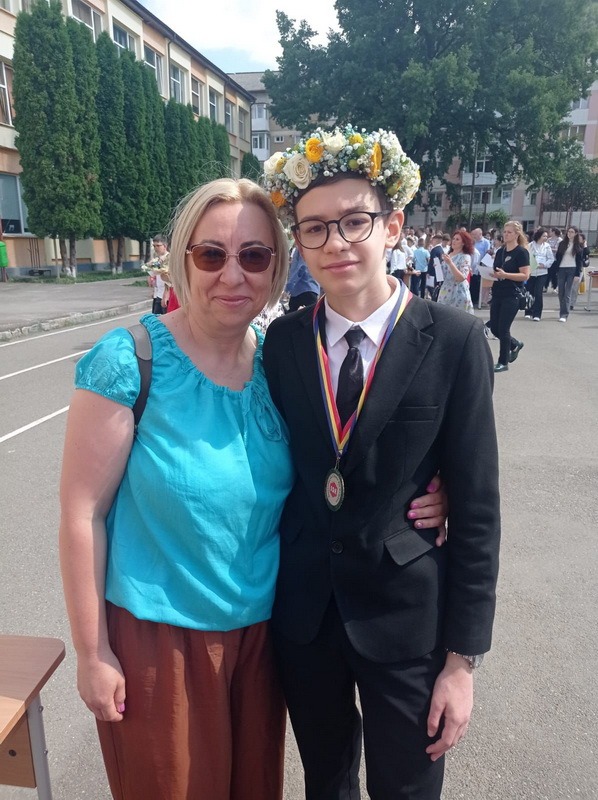 Performerii Neamțului / Alexandru Leon - din Generația Z de la Școala 2 la astrofizică la Rareș! 3 cu invatatoarea cristina dumea anton