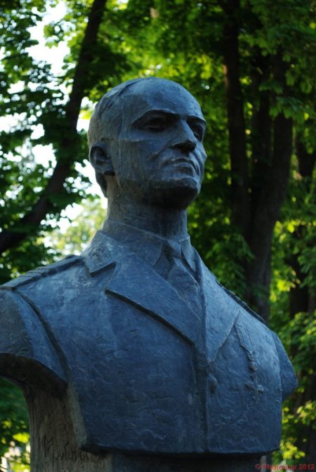 general nicolae dascalescu 04 bust