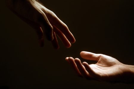 Religia pentru oameni grăbiți / Despre grija pentru celălalt – Un străin care iubește ca un frate maini