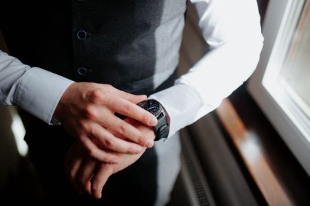 Secretul din spatele încheieturii: de ce unele persoane aleg mereu greșit când cumpără un ceas mesagerulneamt.ro pexels danikprihodko 10108222