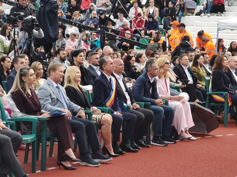 „Zeița de la Montreal”, primită ca o regină în România, la 50 de ani de la primul 10 din istorie 6 nadia pe stadion resize