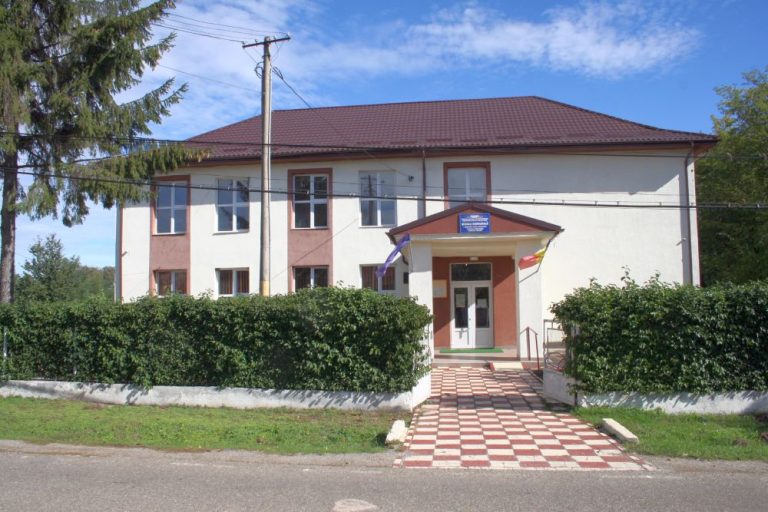 scoala razboieni