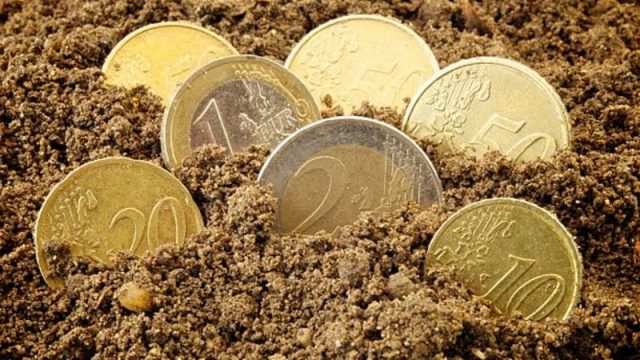 Sprijin financiar UE pentru fermierii afectați de secetă anul trecut seceta 02 euro
