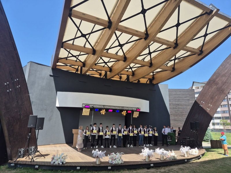 tg liceu conta gala 2 resize - FOTO Gala excelenței în educație la Liceul „Vasile Conta” din Târgu-Neamț. Elevii și profesorii performanți, premiați la final de an școlar