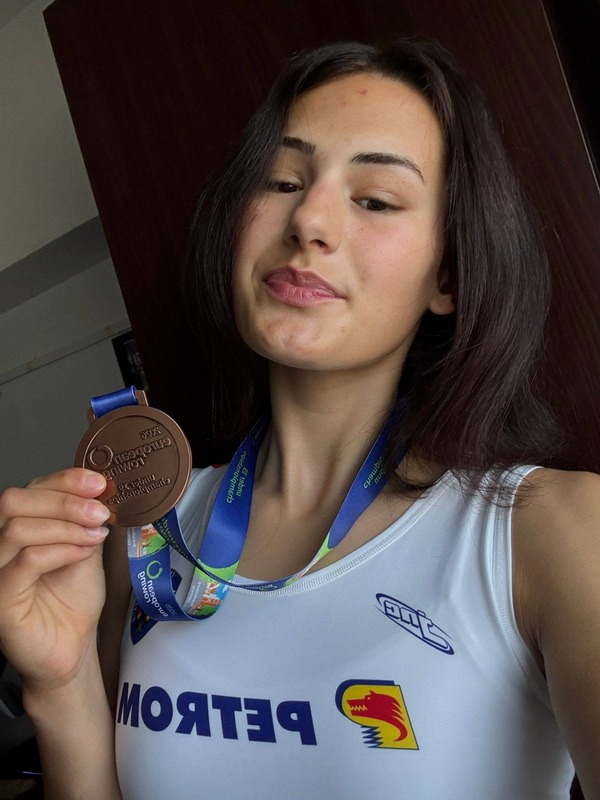 Canotorii de la CS Ceahlăul Piatra Neamț, pe podiumul Campionatului European de Juniori din Germania 11 Bita Sonia resize