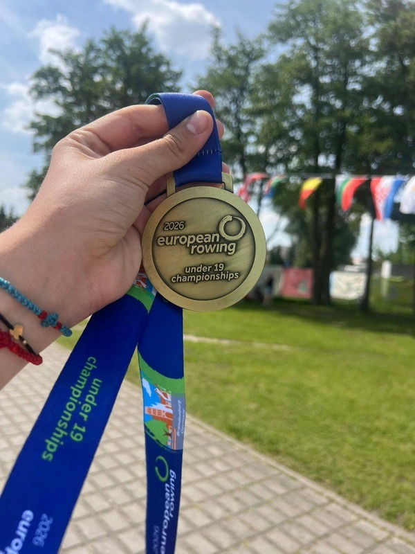 Canotorii de la CS Ceahlăul Piatra Neamț, pe podiumul Campionatului European de Juniori din Germania 13 Medalie resize