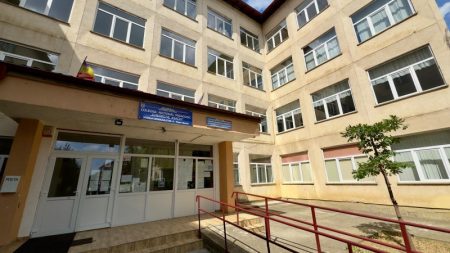 Primarul Adrian Niță a semnat contractul de finanțare pentru reabilitarea termică a Școlii nr. 11 Scoala nr 11 PNt 3