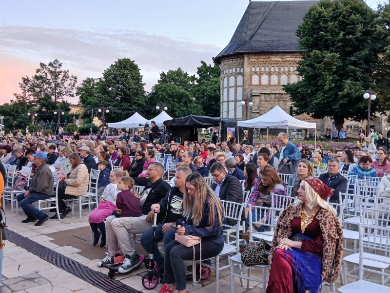 Imagini de la a patra seară a „Vacanțelor Muzicale” de pe Platoul Curții Domnești din Piatra Neamț 1 WhatsApp Image 2026 07 08 at 21.08.03 4