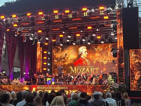 VIDEO-FOTO. Vacanțe Muzicale la Piatra Neamț seara a cincea – Filarmonica de stat de la Sibiu concertează WhatsApp Image 2026 07 09 at 21.07.53 3
