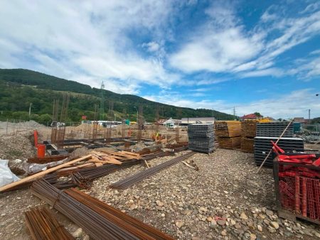 Două blocuri ANL sunt construite pe terenul fostului bazar. Lucrările ar fi în grafic WhatsApp Image 2026 07 11 at 11.04.02