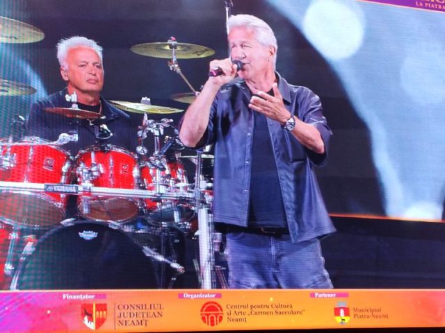 Video-Foto. Vacanțe Muzicale – ediția 51. Pietrenii au dansat în ploaie cu Dan Bittman și Trupa Holograf! WhatsApp Image 2026 07 11 at 12.19.03 1 - Video-Foto. Vacanțe Muzicale – ediția 51. Pietrenii au dansat în ploaie cu Dan Bittman și Trupa Holograf!