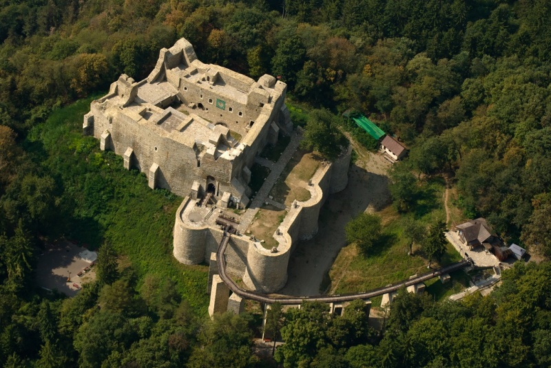 Despre fortăreața medievală Neamț, istorii mai puţin ştiute. „Ce de lucruri n-ar şti să povestească de-ar avea grai ruinele acestea!” 3 WhatsApp Image 2026 07 11 at 13.11.44 1
