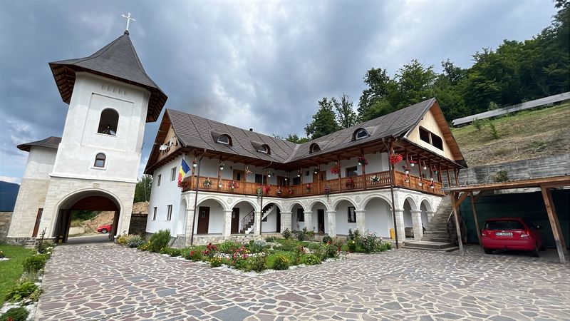 Cum a murit părintele Serafim, starețul Mănăstirii Bisericani. „Știa să-ți pună balsam pe rană” 3 WhatsApp Image 2026 07 17 at 18.12.30