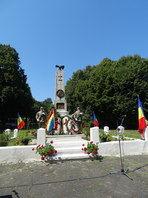 Fostul președinte al Academiei Române, Aurel Pop, face onorurile la Sărbătoarea Războienilor, la 550 de ani de la bătălia lui Ștefan 3 WhatsApp Image 2026 07 22 at 08.17.38 1 1