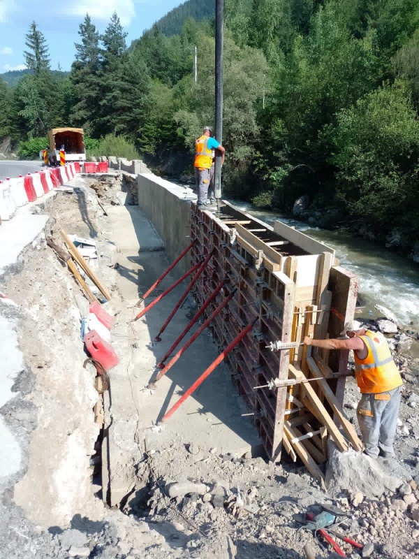 Gata cu disconfortul rutier din zona Cheile Bicazului! S-au terminat lucrările de consolidare pe DN 12C 1 WhatsApp Image 2026 07 25 at 10.15.31