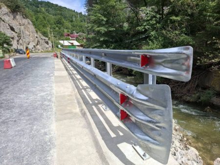 Gata cu disconfortul rutier din zona Cheile Bicazului! S-au terminat lucrările de consolidare pe DN 12C WhatsApp Image 2026 07 25 at 10.15.33
