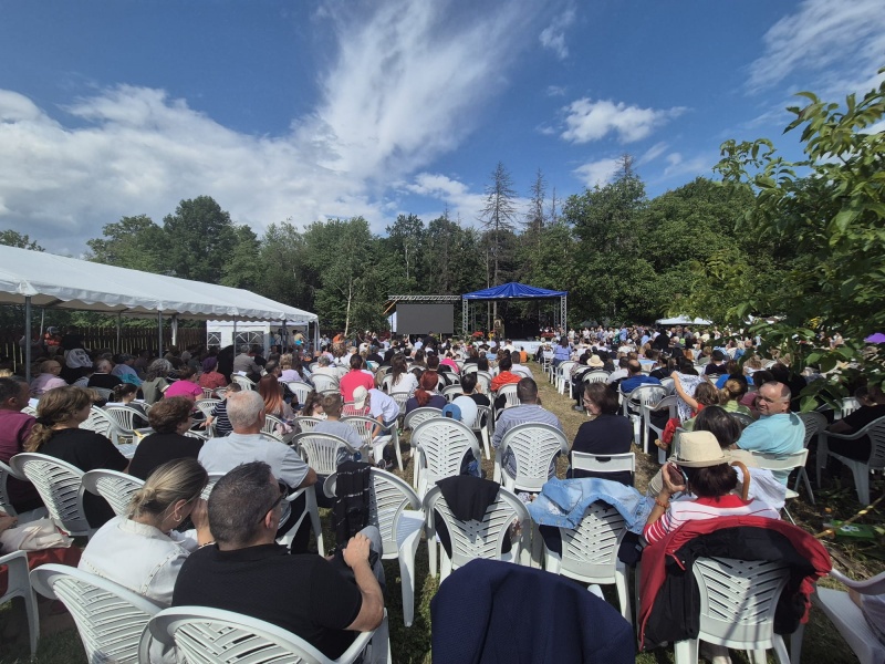Video-Foto. Festivalul AGAPE aduce sute de spectatori la Agapia 8 WhatsApp Image 2026 07 25 at 16.08.56