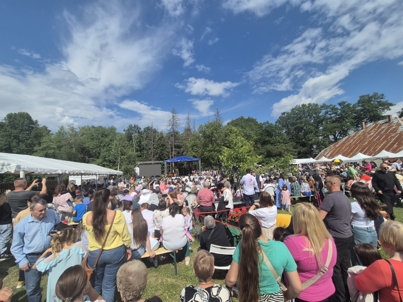 Video-Foto. Festivalul AGAPE aduce sute de spectatori la Agapia 11 WhatsApp Image 2026 07 25 at 16.09.16