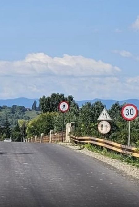 File de telenovelă. Podul ciuruit de la Frunzeni: restricții crescute de la 3 la 7,5 t; viteză 10km/h, pietoni în șir indian, la 5 metri distanță. Pe hârtie. WhatsApp Image 2026 07 29 at 11.56.02