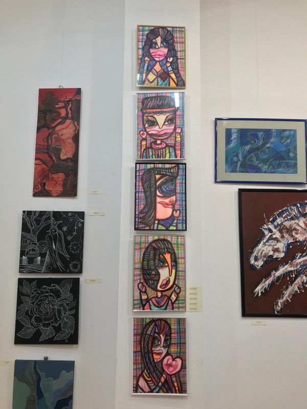 Piatra-Neamț. Reîntâlnire artistică în expoziția ”Generația ’95” la Muzeul de Artă WhatsApp Image 2026 07 30 at 09.58.43