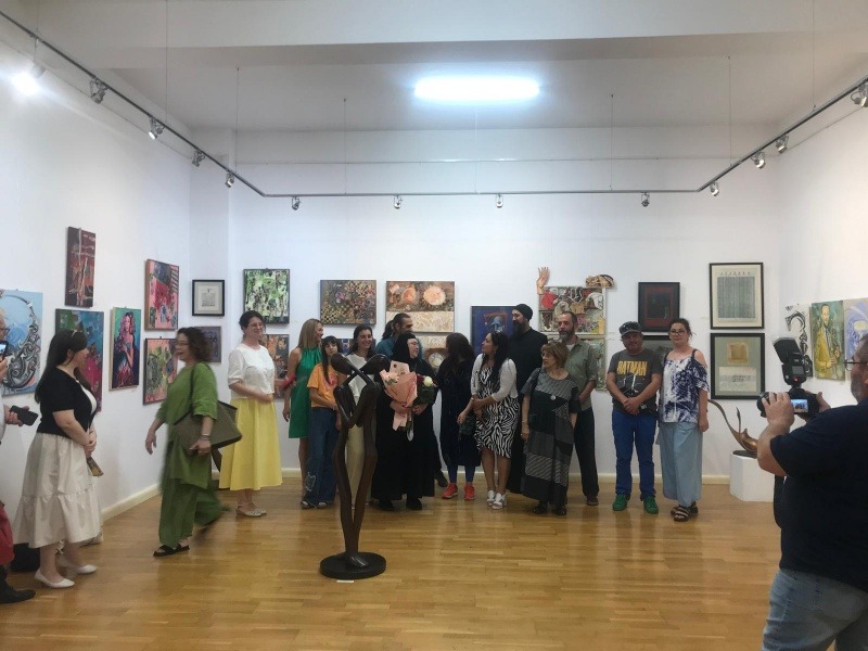 Piatra-Neamț. Reîntâlnire artistică în expoziția ”Generația '95” la Muzeul de Artă 4 WhatsApp Image 2026 07 30 at 09.58.44 6