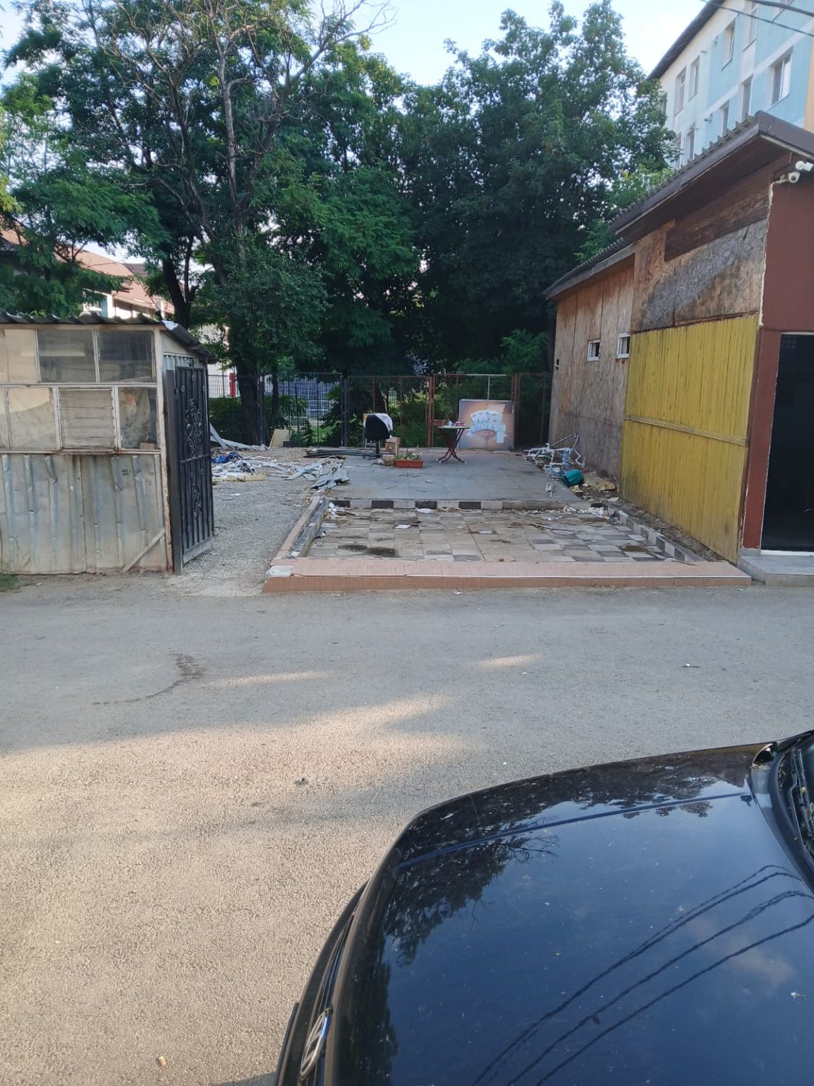 Cârciuma de lângă Școala 5 a dispărut. Urmează Piața Dărmănești bar darmanesti - Cârciuma de lângă Școala 5 a dispărut. Urmează Piața Dărmănești