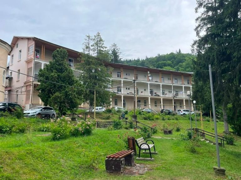 Sănătate. Greva de avertisment pe hârtie la Bisericani bisericani