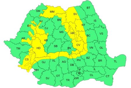 Vin ploi cu descărcări electrice în vestul județului Neamț cod galben 2