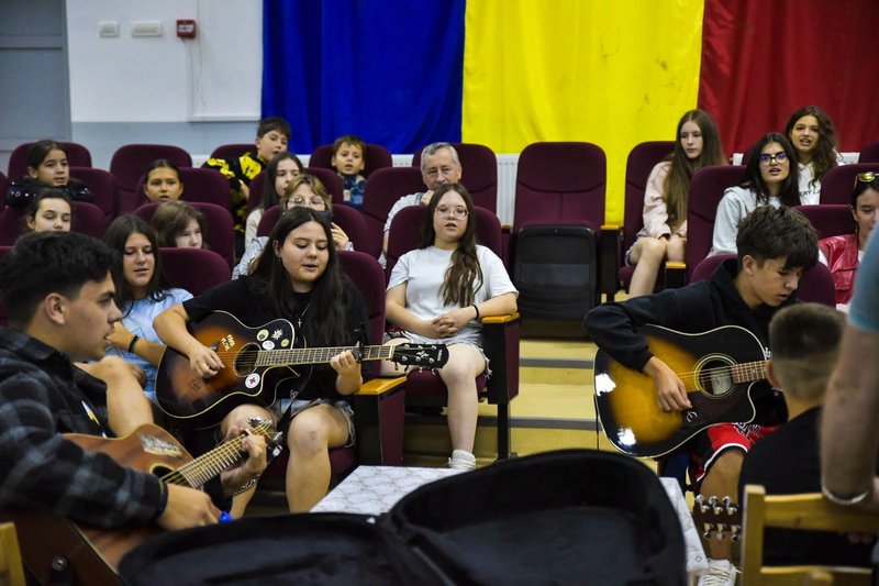 Festivalul „Dăm Folk”, ediția a XI-a: Fără Zahăr și Emeric Imre, în concertele de vineri și sâmbătă 8 dam folk 9