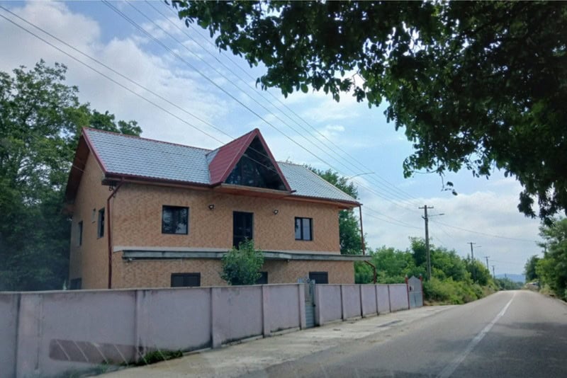 dragomiresti canabis 02 resize - Canabis de milioane, ascuns într-un solar din Hlăpești. Cum a ajuns un sat din Neamț în centrul unei anchete DIICOT