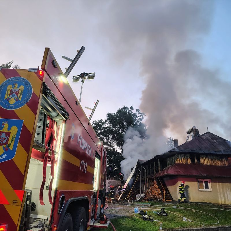 Incendiu la Mănăstirea Bisericani: pompierii intervin la o clădire cu spații de cazare, arhivă și cantină 2 incendiu bisericani 2