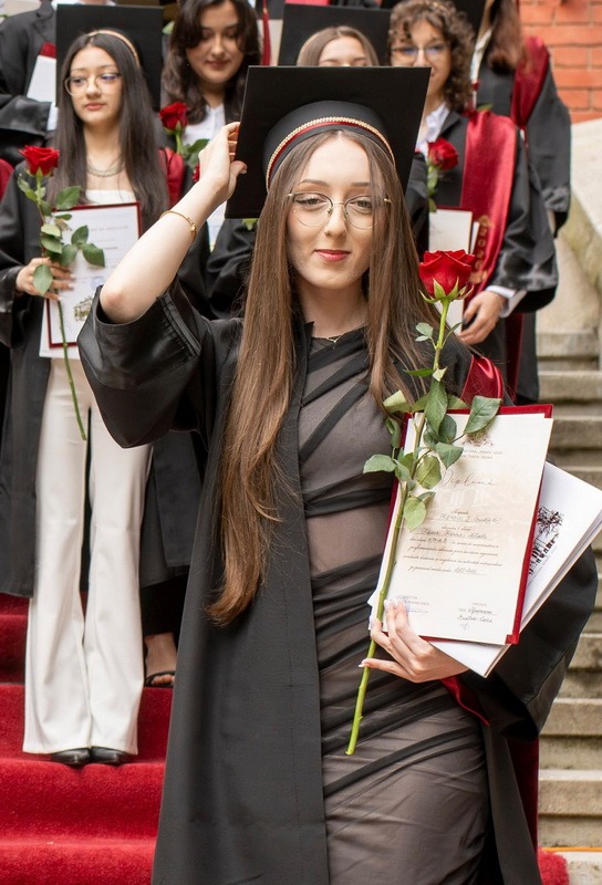 Karina Hăisan, singura medie de 10 din Neamț la Bacalaureat: „Medicina este ceea ce mă reprezintă” 4 karina haisan 02 resize