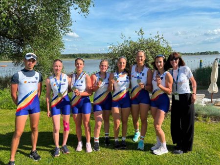 Canotorii de la CS Ceahlăul Piatra Neamț, pe podiumul Campionatului European de Juniori din Germania lotul nemtean resize