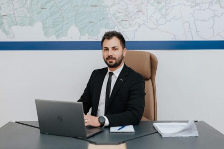 Mărgineni mizează pe fonduri europene: creșă, bază sportivă, gaze, asfalt și proiecte pentru readucerea oamenilor acasă margineni gabriel mitrea