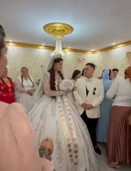 Mare nuntă mare în comunitatea romilor căldărari din Piatra-Neamț. S-au căsătorit fiica lui Iorgu Stănescu și fiul președintelui Dragoș nunta balauri