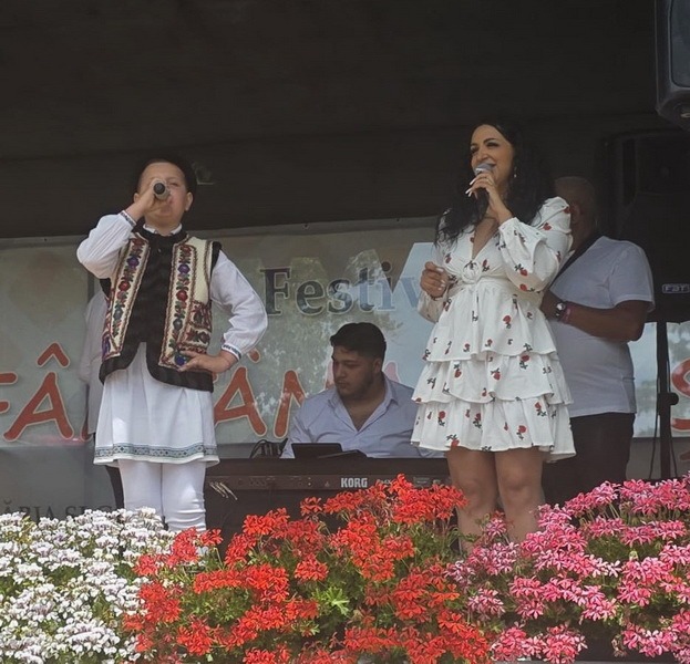 ”La Fântâna lui Ștefan”, ziua în care Oniceniul s-a adunat acasă 2 oniceni 1 resize